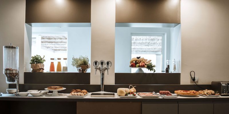 Buffet da gustare nella Sala Colazione di Palazzo dei Tolomei a Lecce